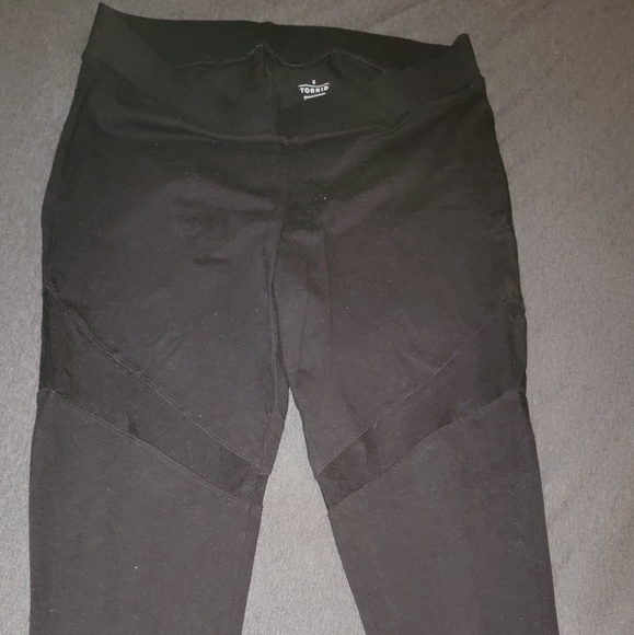 Torrid Active Mesh Detail Full Length Legging - 2XL - Black - Picture 2 of 9